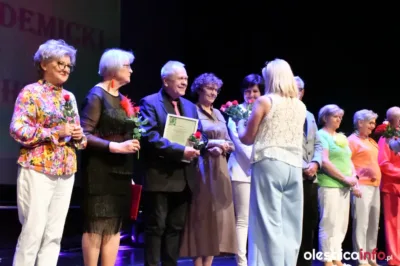 Zmiany na Oleśnickim Uniwersytecie Trzeciego Wieku. Podsumowanie roku i nowa prezes [ZDJĘCIA]