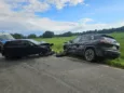 Czołowe zderzenie. Osobówka zjechała na przeciwległy pas