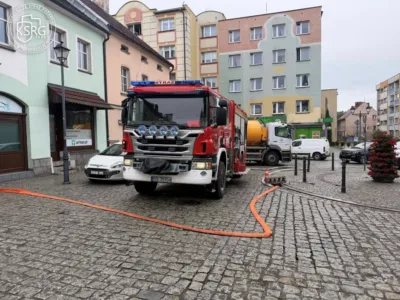 Zalane piwnice w Twardogórze. Strażacy i służby miejskie w akcji