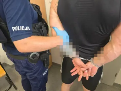 Zbyt głośna muzyka zdradziła 46-latka. Interwencja policji zakończyła się poważnymi zarzutami