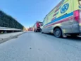 Nieprzytomny mężczyzna uwięziony w zamkniętym samochodzie