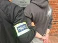 Interwencja w parku w Twardogórze. Zaczęło się od alkoholu, skończyło na zarzutach za narkotyki