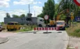 Komunikacyjny chaos na ul. Wiejskiej. Remont przejazdu kolejowego zaskoczył kierowców