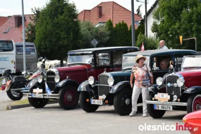Zabytkowe perełki motoryzacji opanowały Dobroszyce [ZDJĘCIA]