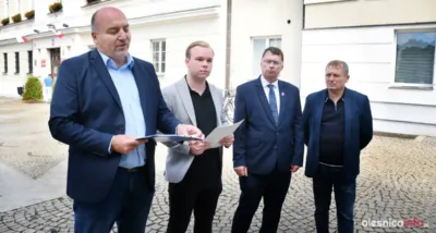 Burzliwe echa nadzwyczajnej sesji w Oleśnicy. Burmistrz nie zgadza się na pytania radnych