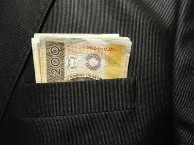 Milioner ze spółki, ogromna ugoda sądowa i klasyk w garażu. Prześwietlamy majątki władz Oleśnicy