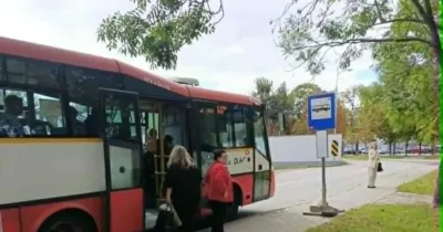 Gdzie uciekła trójka ? Pasażerowie zdezorientowani brakiem przystanków