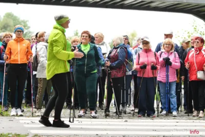 Z kijkami po zdrowie i integrację. Marsz Nordic Walking po raz pierwszy w Oleśnicy [ZDJĘCIA]