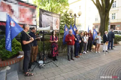 Pikieta środowisk pro-life i Konfederacji Korony Polskiej przed sądem w Oleśnicy [ZDJĘCIA]