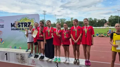 Złoty bieg po podium. Wielki sukces lekkoatletów z SP2 Twardogóra w Finale Dolnośląskim