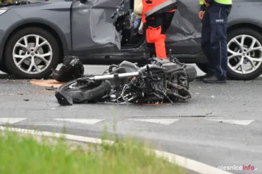 Kierowca motocykla, który ucierpiał w wypadku przy ul. Dobroszyckiej w Oleśnicy został przetransportowany śmigłowcem LPR do wrocławskiego szpitala