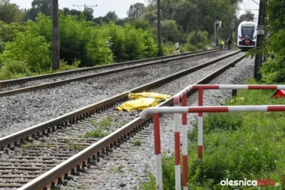 Tragedia na torach w Oleśnicy. Kobieta i dziecko zginęli pod kołami pociągu