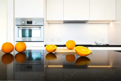 Meble IKEA mogą wyglądać jak zabudowa na zamówienie. Wystarczy zmienić jeden element