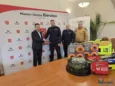 Nowoczesny sprzęt dla policji i strażaków. W Bierutowie powstaje sieć defibrylatorów AED