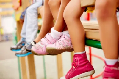 Buty na plażę dla dzieci – kiedy naprawdę się przydają?