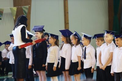 Wielkie święto najmłodszych w Dobroszycach. Uczniowie złożyli uroczyste ślubowanie