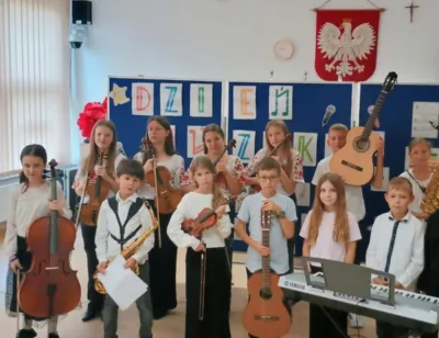 Dźwięki, które łączą pokolenia. W Dobroszycach świętowano Dzień Muzyki