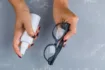 Jak czyścić okulary, żeby nie zarysować szkieł?