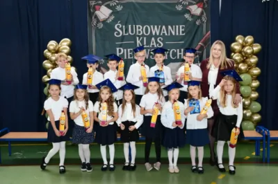 Uroczyste ślubowanie w Ligocie Małej. Ponad trzydziestu uczniów wstąpiło w szkolne mury