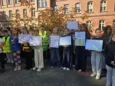 Żółto-zielony korowód na ulicach Oleśnicy. Uczniowie i policjanci przypominają: odblaski ratują życie